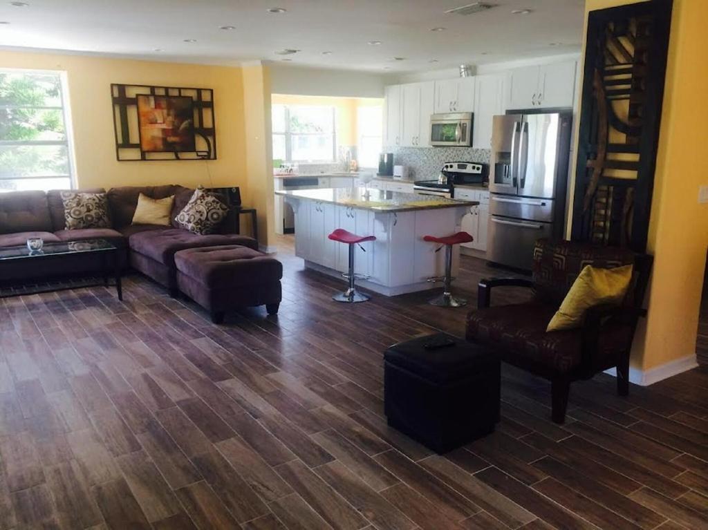 Spacious Beach House Unit,Beautifully Furnished 2 Bed 2Bath./2Min.Walk To Beach เคลียร์วอเตอร์บีช ภายนอก รูปภาพ