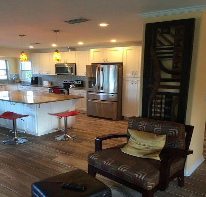 Spacious Beach House Unit,Beautifully Furnished 2 Bed 2Bath./2Min.Walk To Beach เคลียร์วอเตอร์บีช ภายนอก รูปภาพ